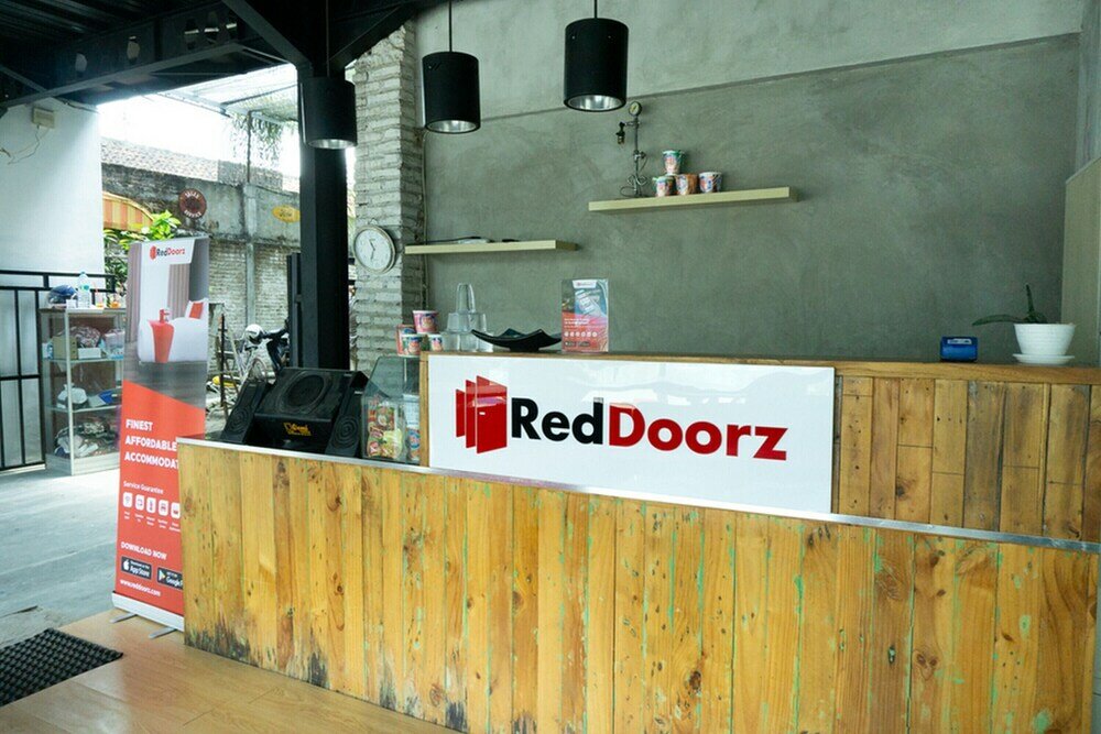 Фото RedDoorz near Alun Alun Madiun
