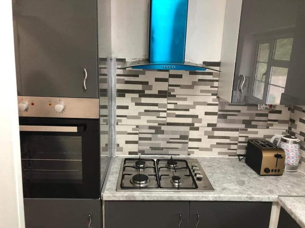 Фото Featherstone Court