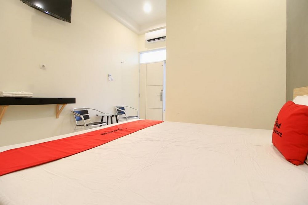 Фото RedDoorz near Klaten Train Station