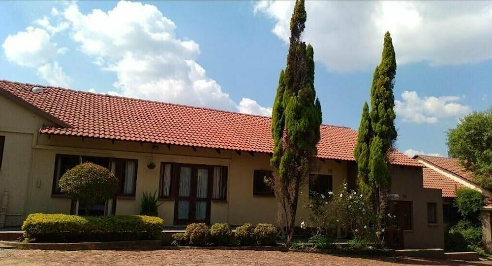 Hotel Cozy Guestrooms in Midrand, Earth, photo