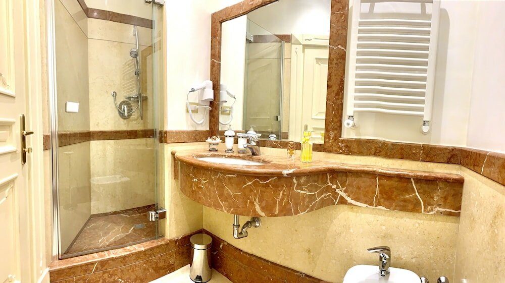 Фото Simon's Guest House