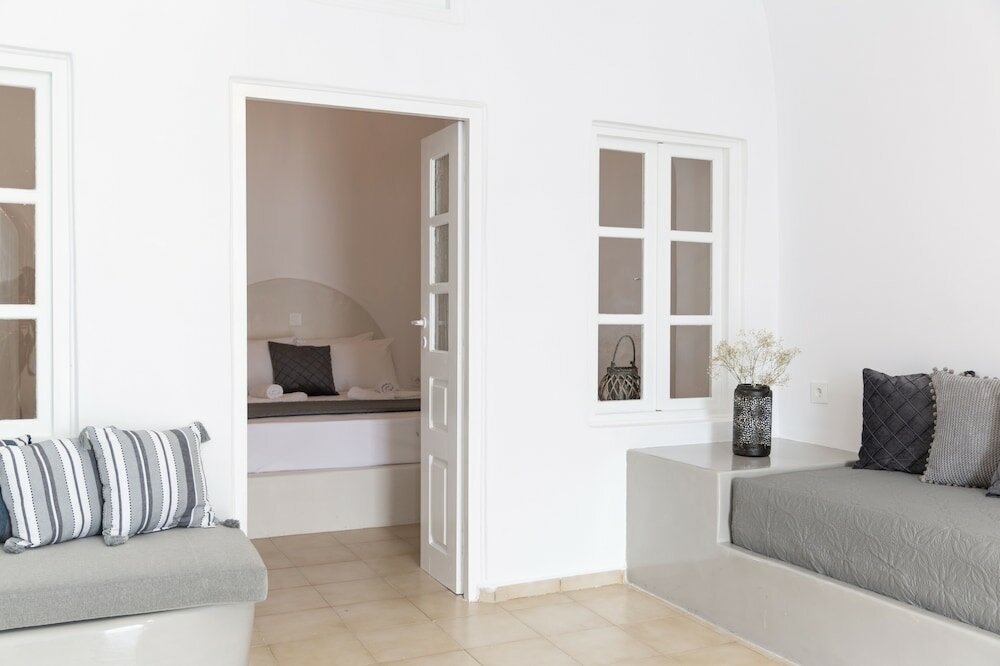 Фото Captain's House Suites