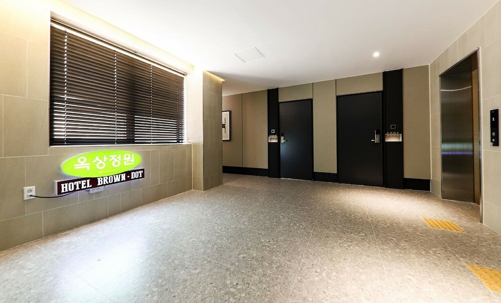 Фото Jeongja Beach Brown Dot