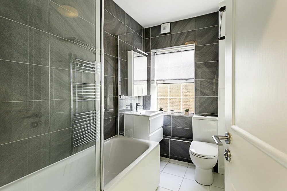 Фото Beautiful Aldgate Apartment