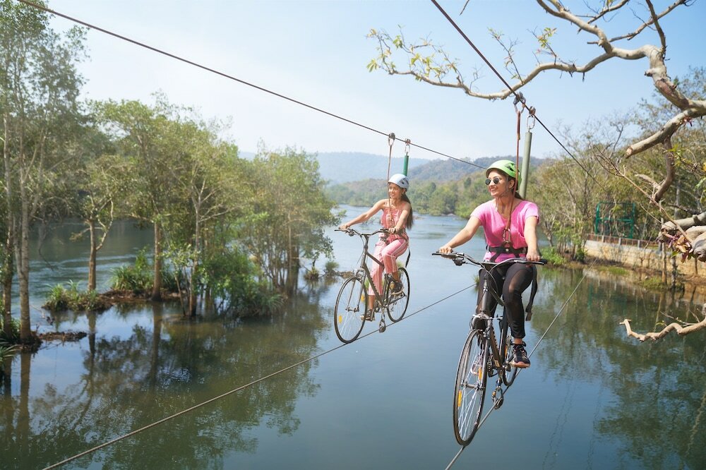 Фото Whistling Woodzs Resort