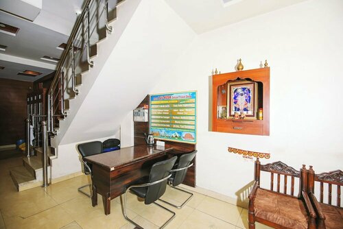Гостиница Revking at Khanna Residency в Дели