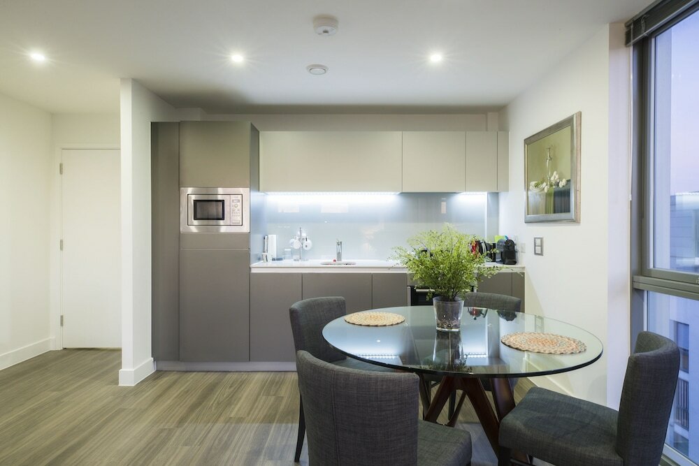 Фото Altido Trendy Islington Flat for 2 with Patio