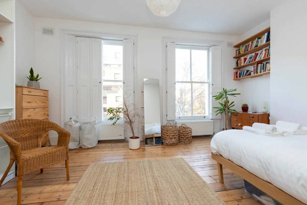 Фото Spacious and Bright 2 Bedroom Flat in Kentish Town