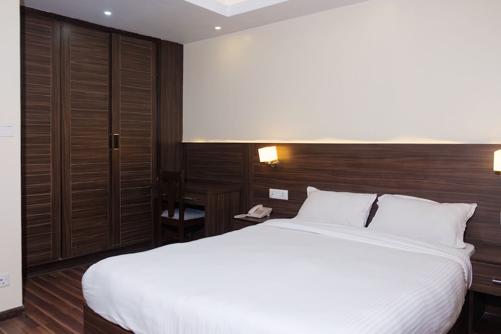 Фото Forbes Hotel and Apartment