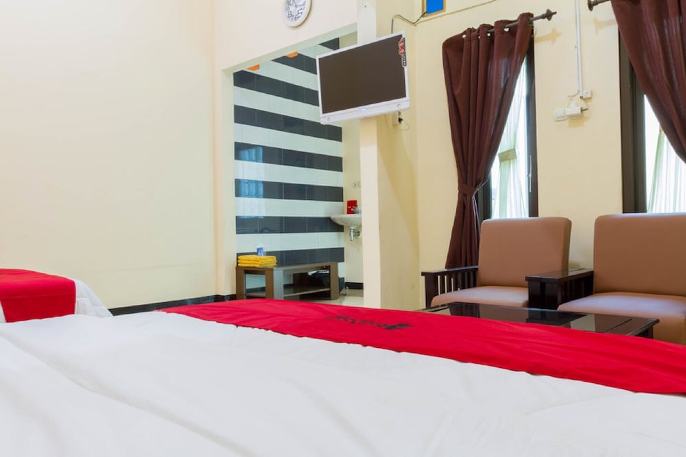 Фото RedDoorz @ Pataruman Garut