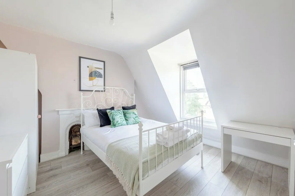 Фото Chic 3bd Flat - 5 Mins to Walthamstow Central!