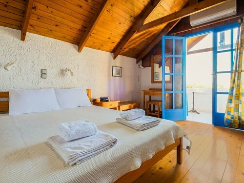 Гостиница Welcoming Holiday Home in Palaiochora With Balcony