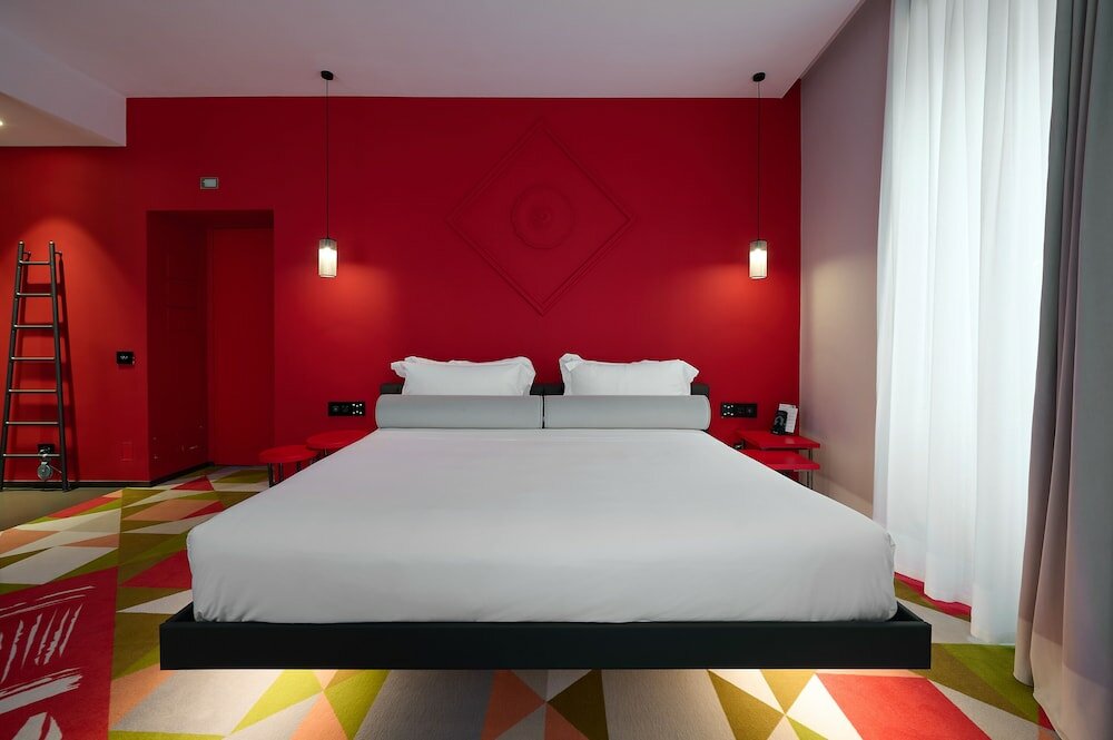 Фото MyTALE Creative Academy Hotel