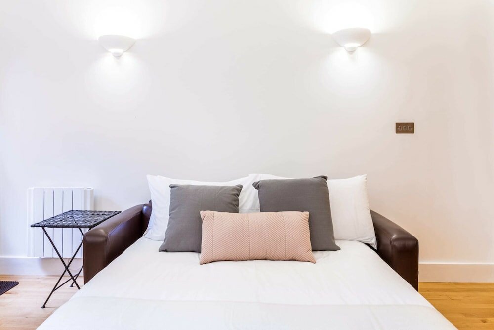 Фото Bright & Comfortable Angel Apartment