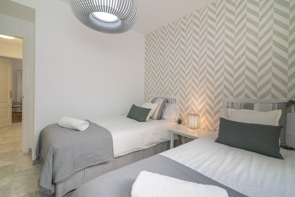 Фото Whispering Palms Apartment