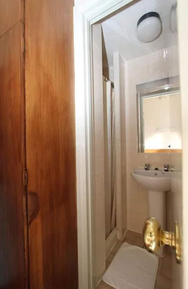 Фото The Ridgemount Hotel