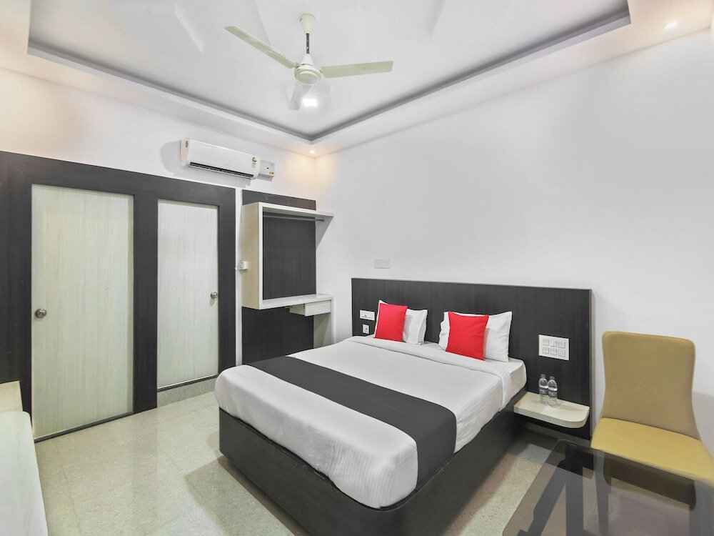 Фото Capital O 35621 Hotel Durga International