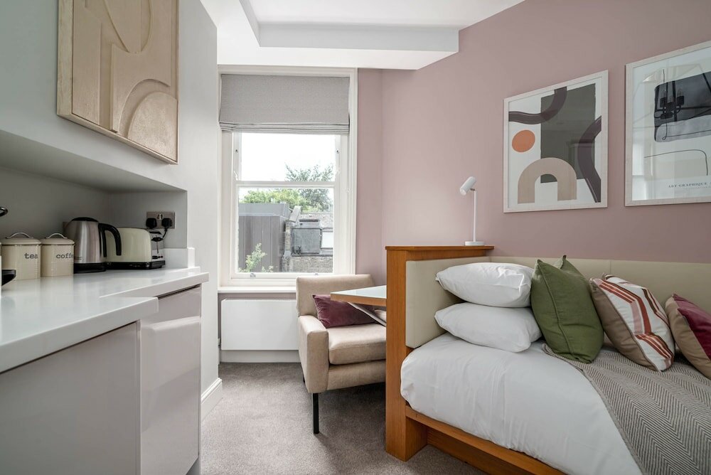 Фото 5 Doughty Street