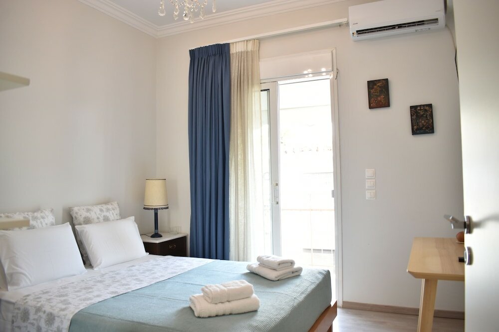 Фото A Skip Away from the Acropolis Museum