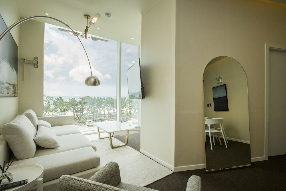 Фото Uh Suite The Haendae