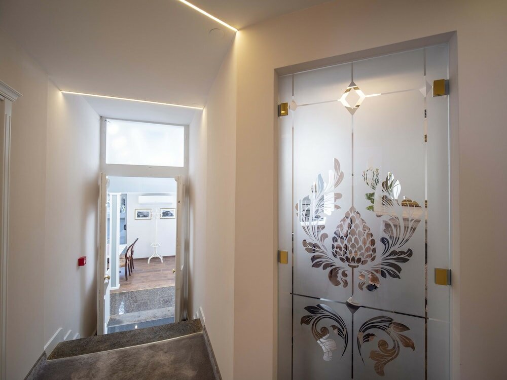 Фото The Moon Boutique Hotel