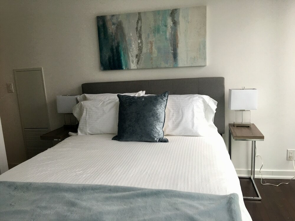 Фото To Stays - York and Lakeshore