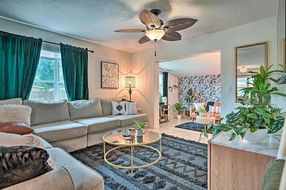 Hotel Idyllic Brandon Home w Fenced Yard & Patio!, State of Florida, photo
