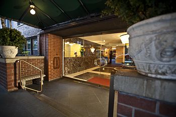 Фото Murray Hill East Suites