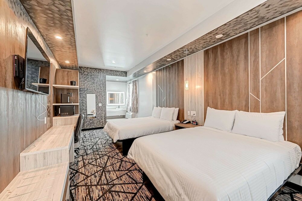 Фото SureStay Hotel by Best Western Houston Southeast