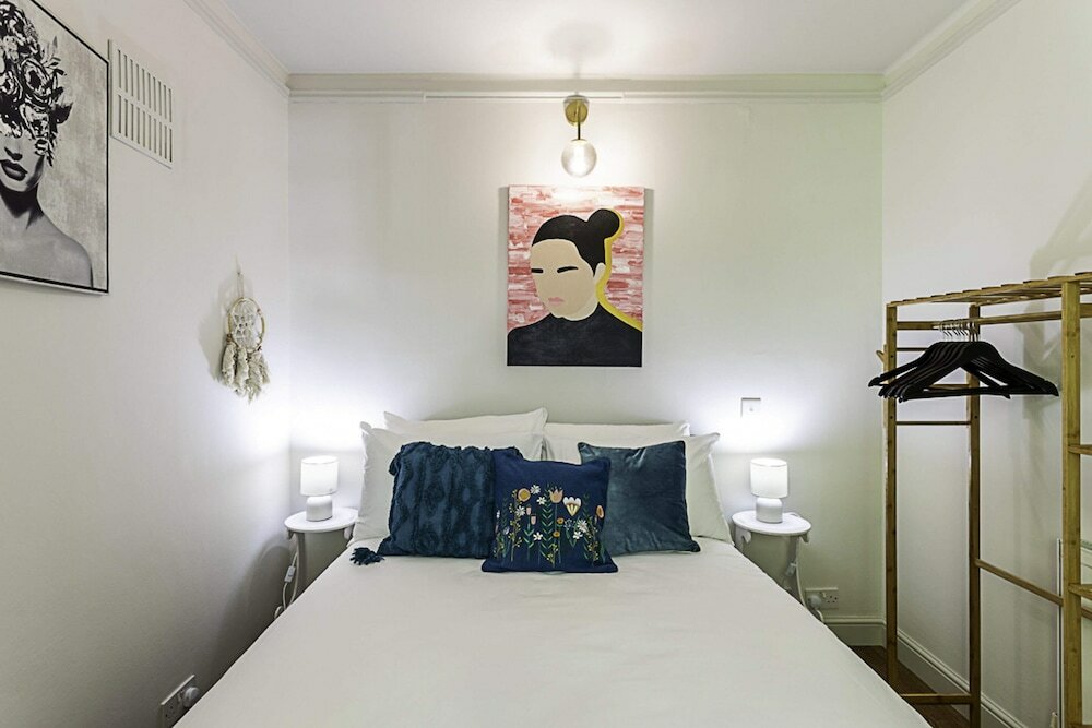 Фото Highgate Haven: A Beautiful Apartment