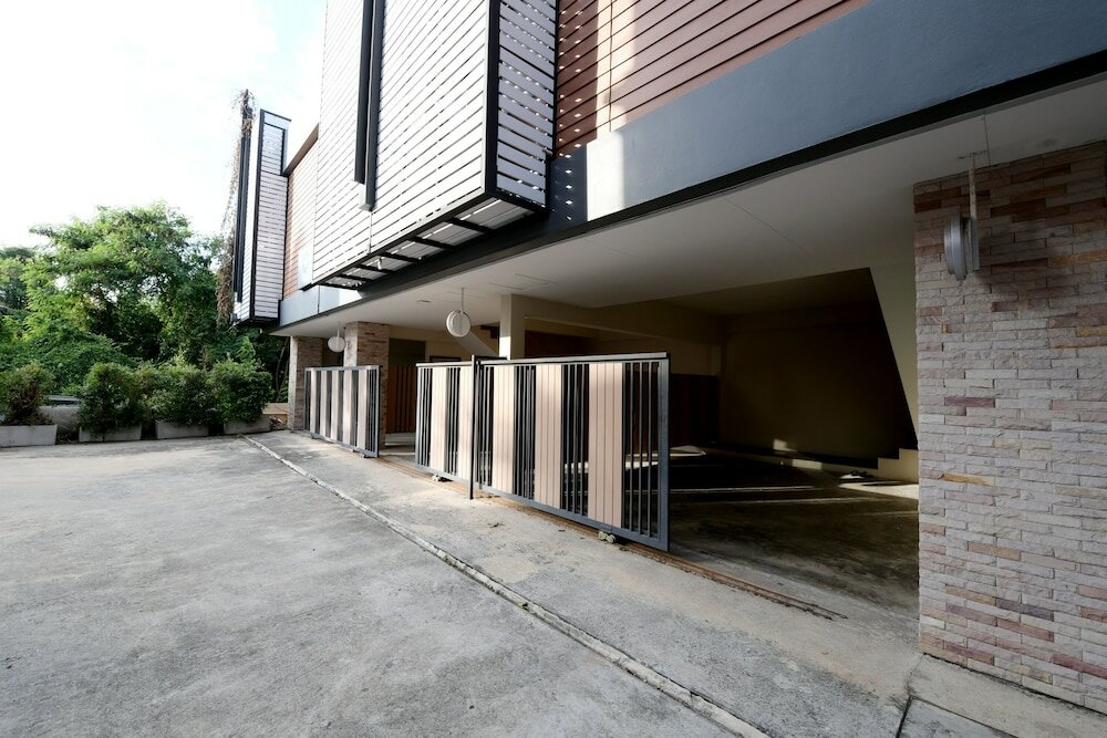 Фото Oyo 477 Sriracha Hotel And SPA