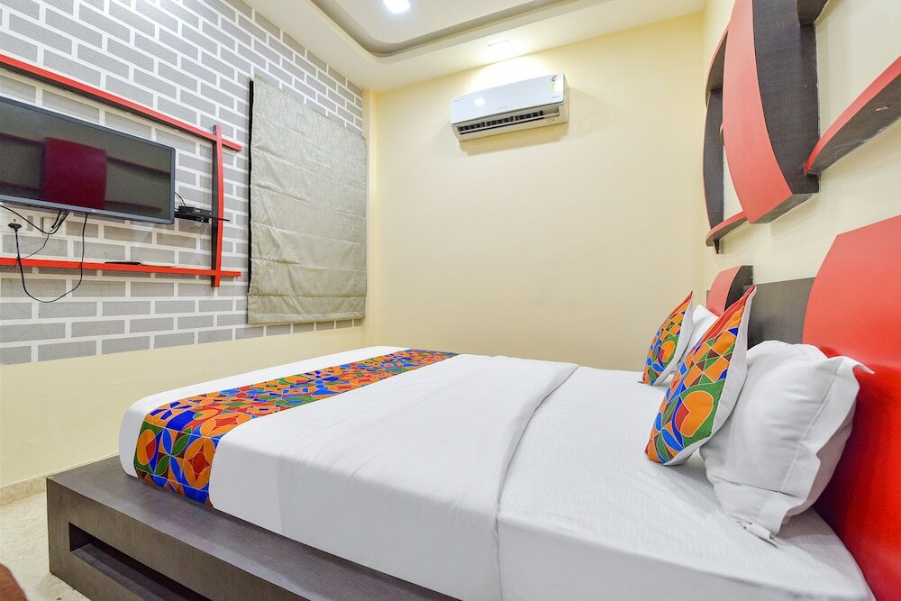 Фото Fabhotel The Castle Homestay Inn