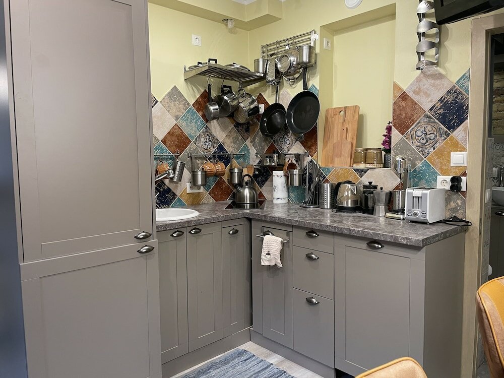 Фото Изысканные апартаменты с 1 спальней и садом в центре города