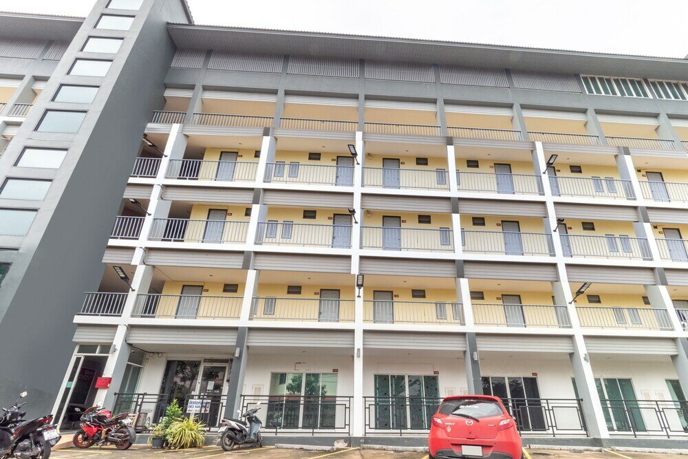 Фото Oyo 75363 V Place Apartment