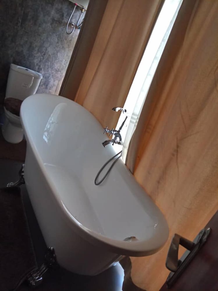 Фото Kaazi LakeFront Villas