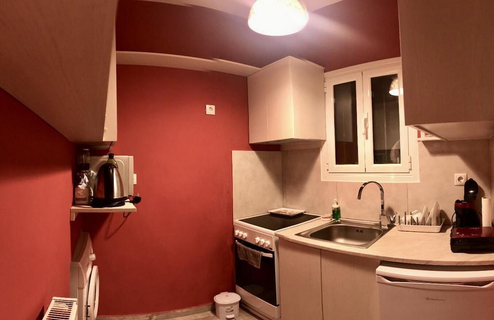 Фото Pagrati Park Front Studio