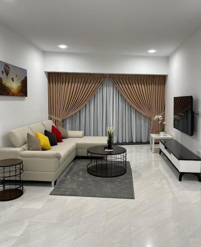 Фото Eaton Residences Klcc by Luna