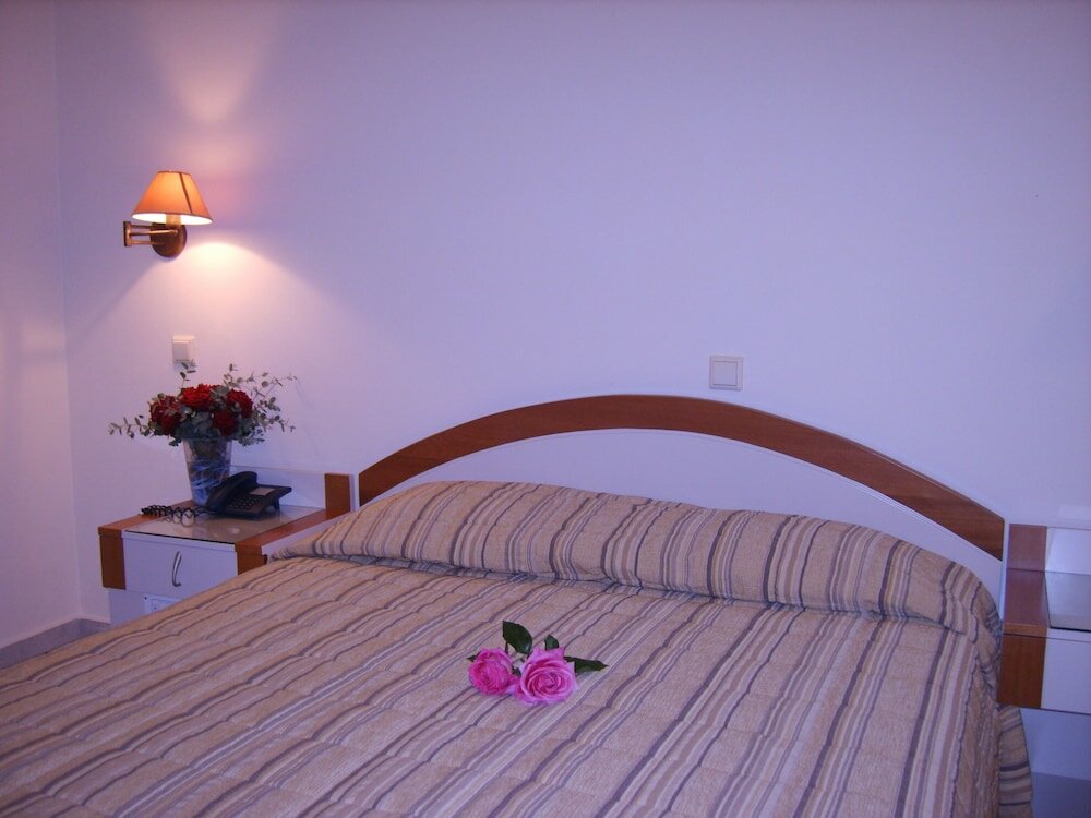 Фото Yakinthos Hotel