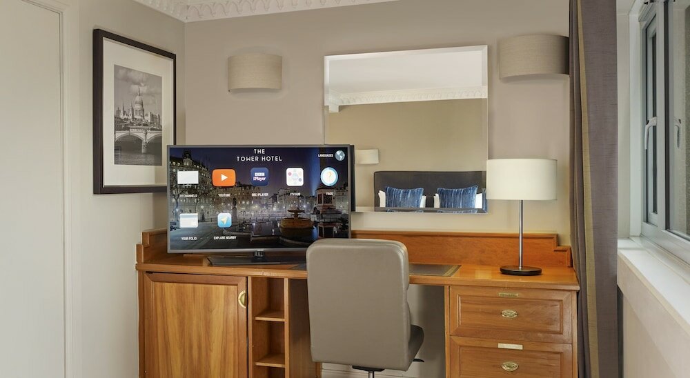 Фото The Tower Hotel