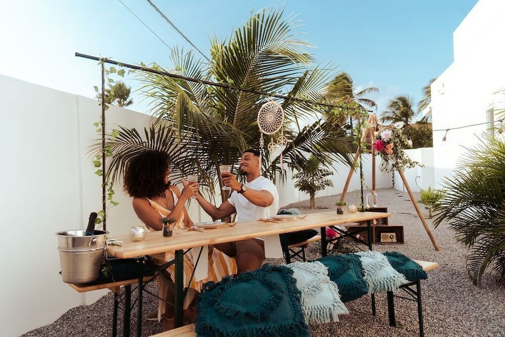 Фото The Palm Leaf Apartments