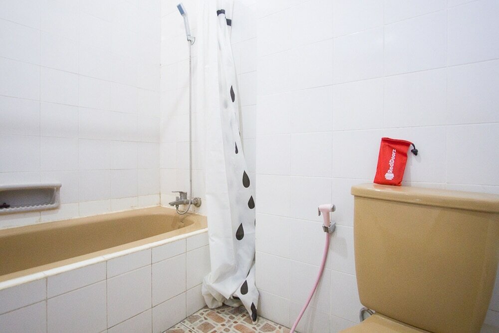 Фото RedDoorz Plus near Pelabuhan Bitung