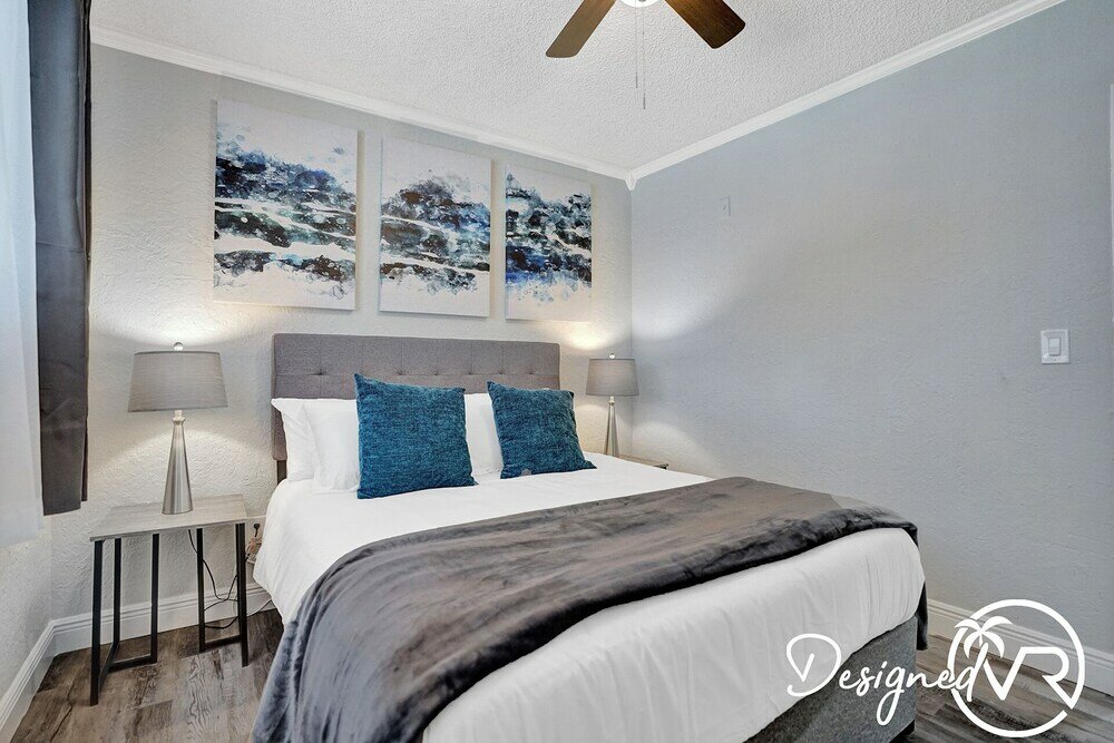 Фото Beautiful 4 Br with Private Heated Pool