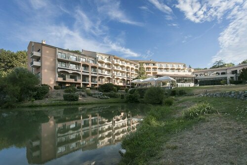 Гостиница Domaine Les Sources de Dieulefit в Ньоне