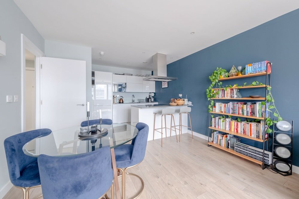 Фото Light & Spacious 1bedroom Flat With Balcony - Mile End