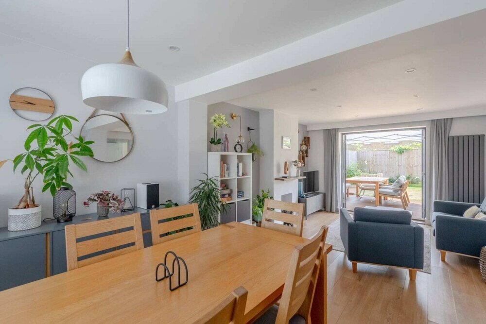 Фото Modern & Spacious 3bd House - Canning Town