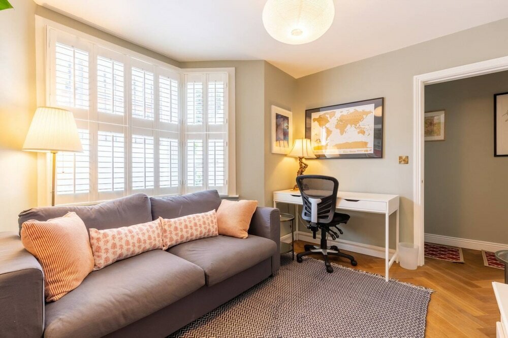 Фото Stylish 1 Bedroom Flat in Fulham With Patio