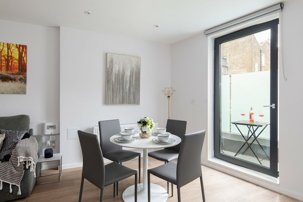 Фото Home. ly - London Camden Town Apartments