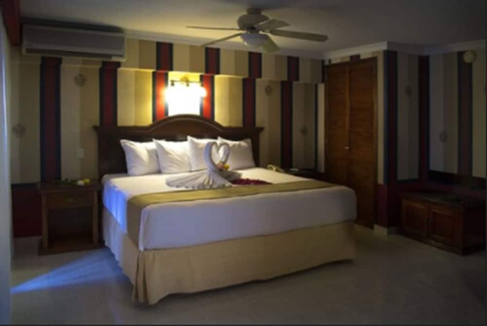 Фото Hotel Plaza Colonial