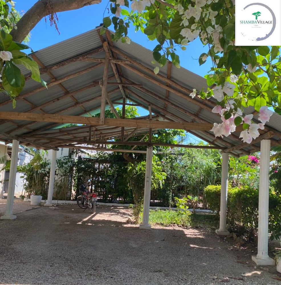 Фото Shamba Village Hotel