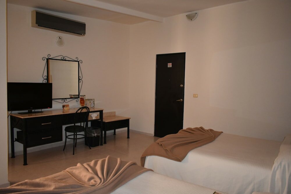 Фото Maya Tulipanes Express